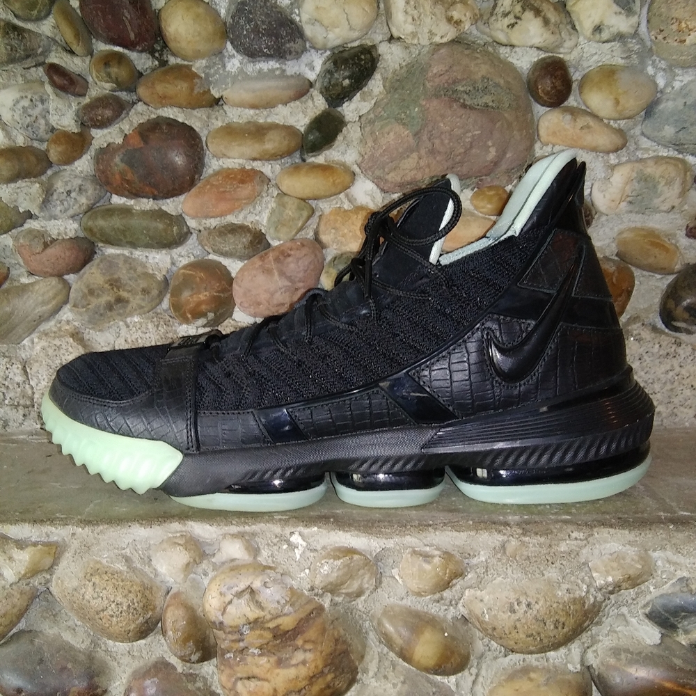 Nike LeBron 16 "Glow"
